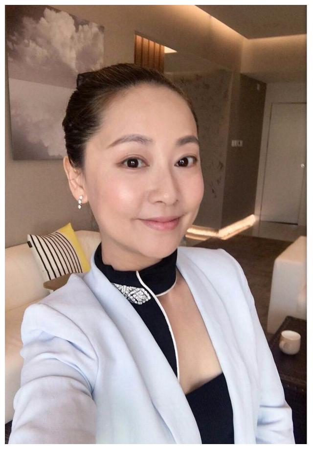 陈梦吉传奇在番禺拍了两个月,戏快拍完的时候,张卫健与张茜的确定了