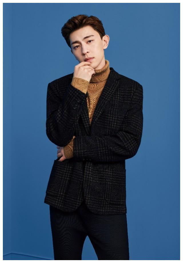 温暖男神邓伦时尚穿搭高清手机壁纸背景图～温润如玉,贵气十足
