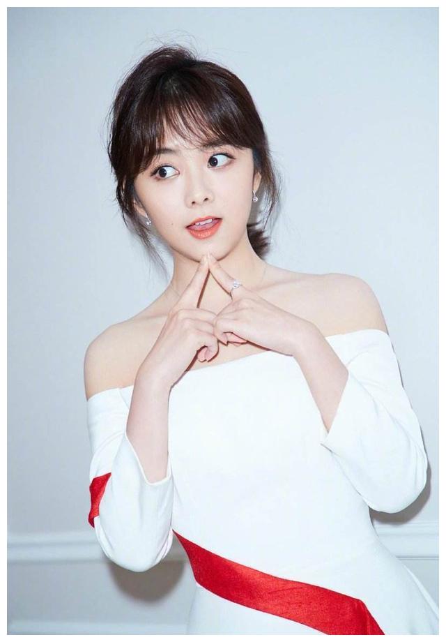 首先来看小妹妹李尖尖的扮演者谭松韵,说到谭松韵,大家都不陌生,近