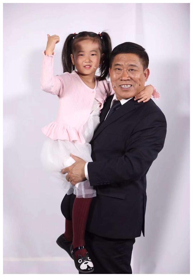 他是国家一级演员,因歪嘴演一辈子反派,如今颜值影响后代|杜金京