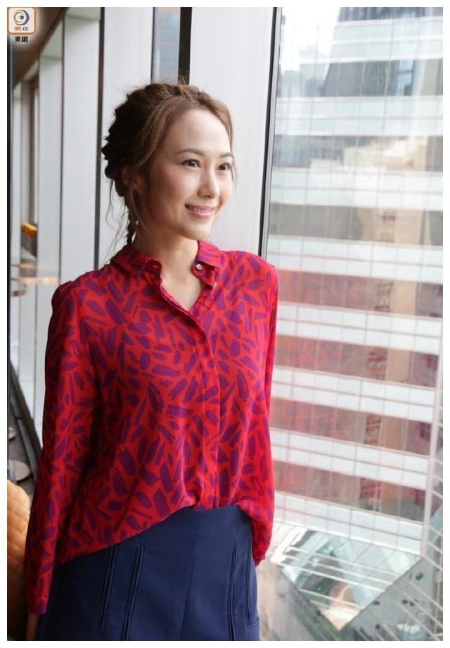 获封最强眼镜妹称号汤怡取代邓丽欣做新一代阿宝