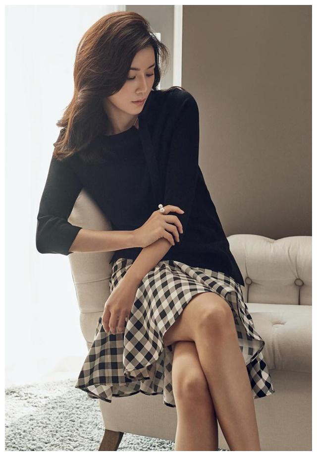 新闻看点# 韩国美女演员李宝英精美壁纸 . 来自草莓时尚说 - 微博