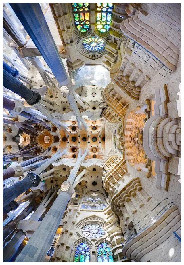 盖了136年终于要完工！结果被曝是“违章建筑”，罚款近3亿元休闲区蓝鸢梦想 - Www.slyday.coM