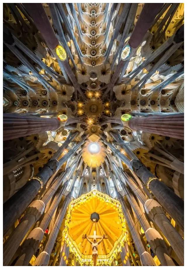 盖了136年终于要完工！结果被曝是“违章建筑”，罚款近3亿元休闲区蓝鸢梦想 - Www.slyday.coM