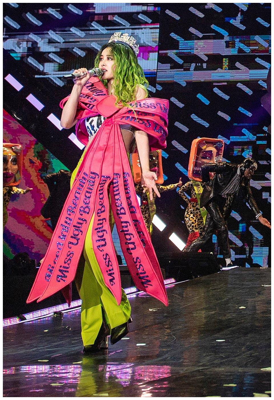 怪美的呀蔡依林高雄演唱会华丽造型大盘点