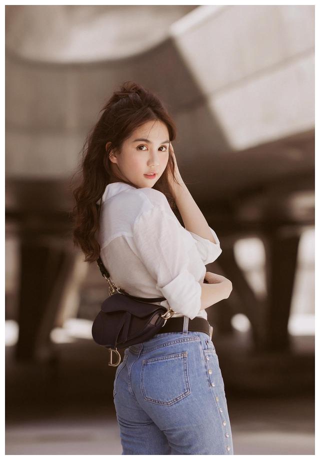 陈氏玉贞本是一位精灵般漂亮的女星却在戛纳红毯上毁了自己