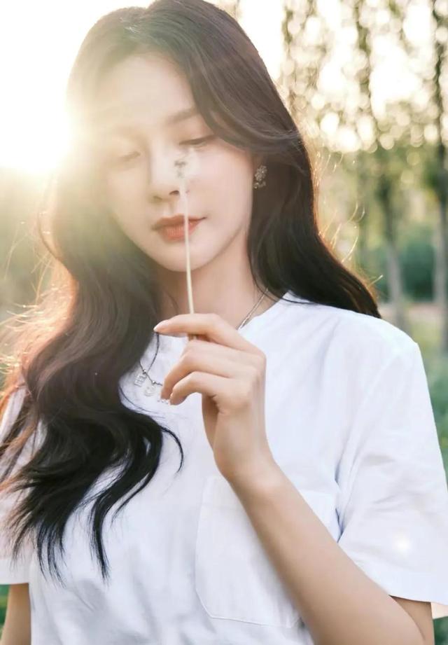 沈梦辰的唯美照,明媚的像清晨的第一缕阳光!