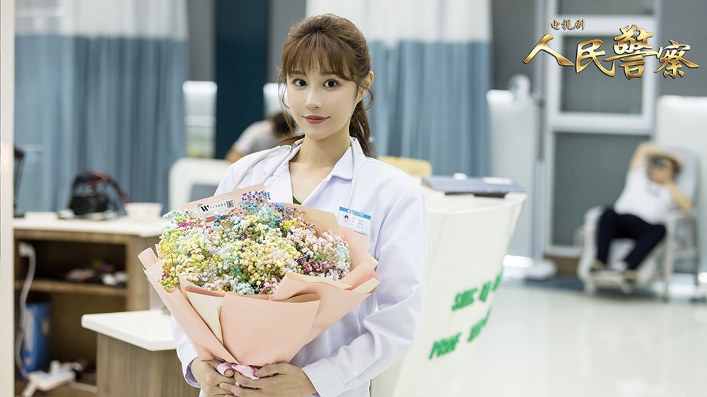 华雯新作《人民警察》圆满杀青 倾情演绎致敬基层民警