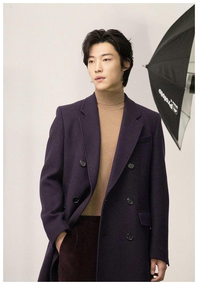 《永远的君主》男二禹棹奂,戏外穿搭气场两米八,长发太man