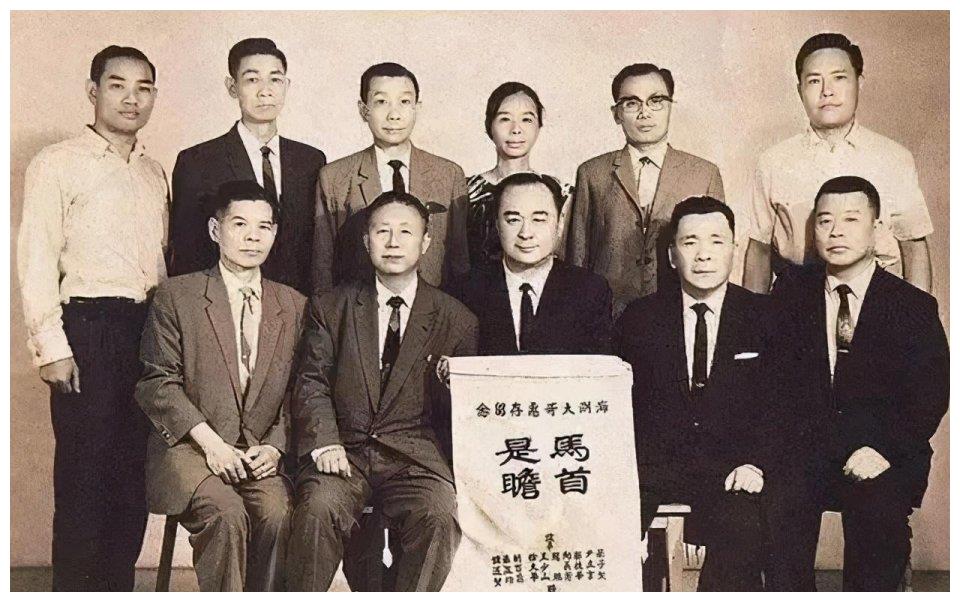 保重74岁向华波在家跌倒撞伤头脚退休每月靠弟弟向华强资助