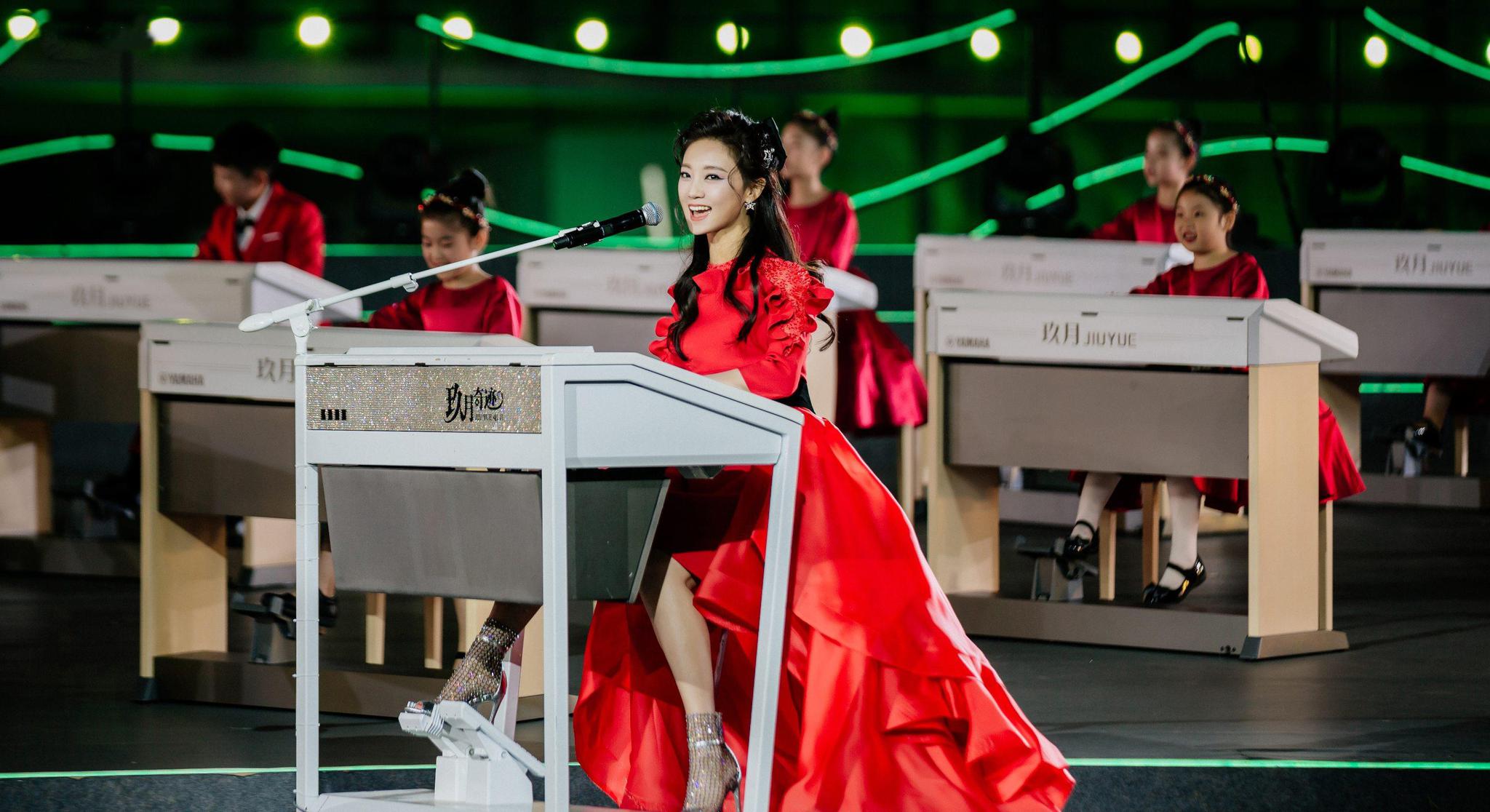 王小玮携玖乐团百人阵容再登央视合唱春晚创历史之最