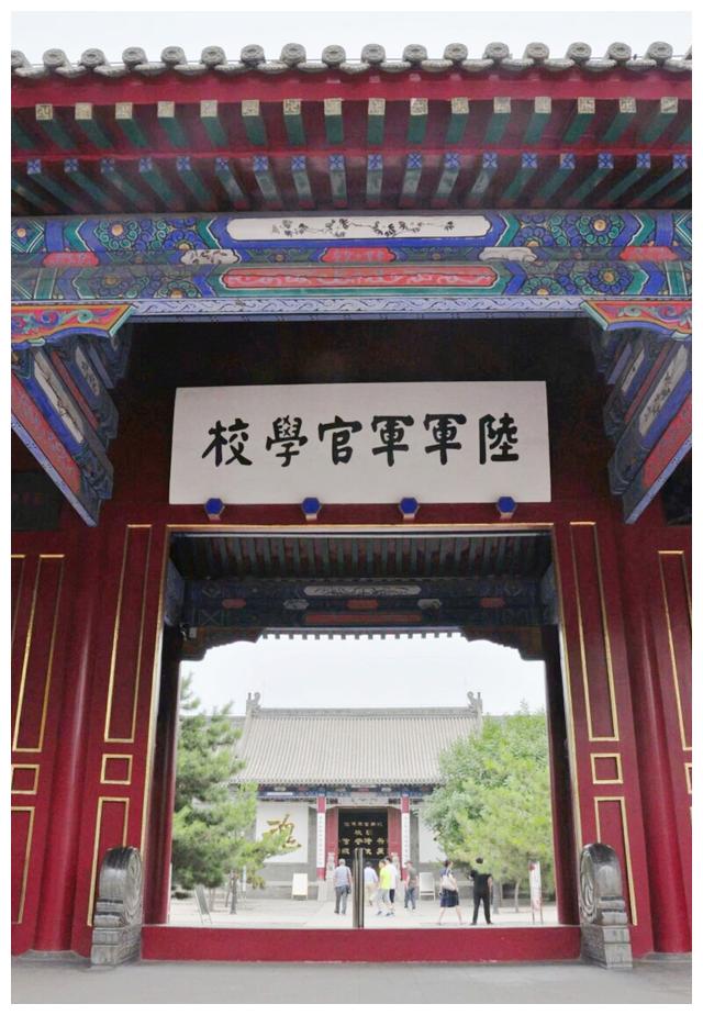 保定陆军军官学校,其前身为清朝北洋陆军的陆军速成学堂,是我国历史上