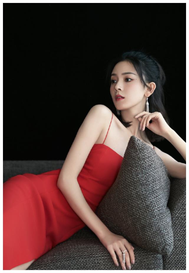 陈瑶怕是演员中腰最细的当她穿例假裙躺下时漫画腰成绝色