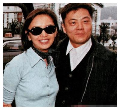 一人抚养儿子成冠军,今53岁不输刘嘉玲|曾华倩|梁朝伟|林肇基_新浪