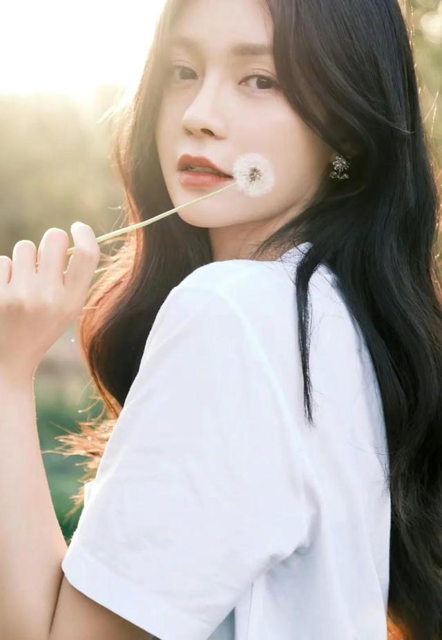沈梦辰的唯美照,明媚的像清晨的第一缕阳光!