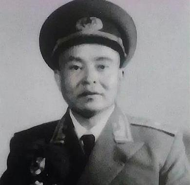 小兵活捉一名敌军，开国少将觉得此人不简单，一审才发现是敌司令休闲区蓝鸢梦想 - Www.slyday.coM