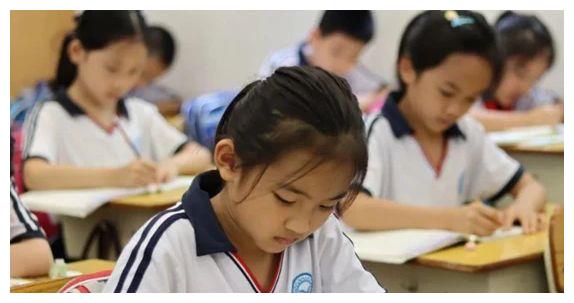 “9加9除3”等于多少?不了全班无一人答对,老师给出最终答案休闲区蓝鸢梦想 - Www.slyday.coM