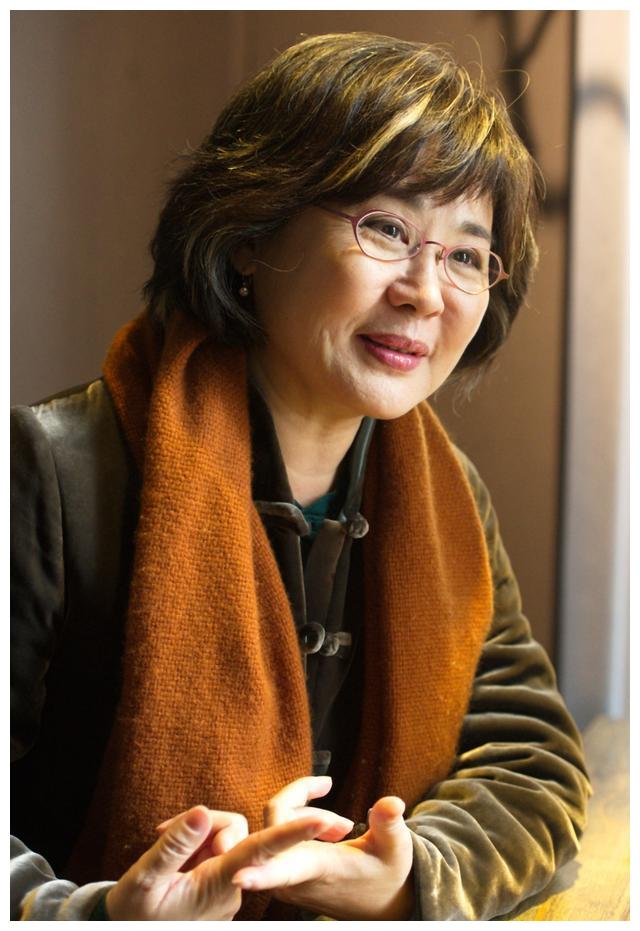 因《牧马人》走红的丛珊,出国时非要嫁给外国人,今现状令人唏嘘