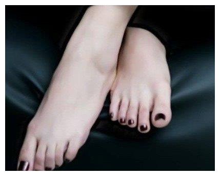 刘亦菲的脚丫真难看