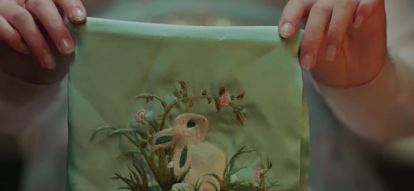 《长歌行》皓都和乐嫣大婚,皓都满眼深情,乐嫣手里的扇子却抢镜