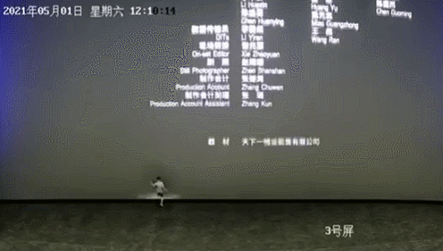 熊孩子拿“大刀”划花奔驰,车主索赔遭拒,家长:法律约束不了我休闲区蓝鸢梦想 - Www.slyday.coM 熊孩子拿“大刀”划花奔驰,车主索赔遭拒,家长:法律约束不了我休闲区蓝鸢梦想 - Www.slyday.coM