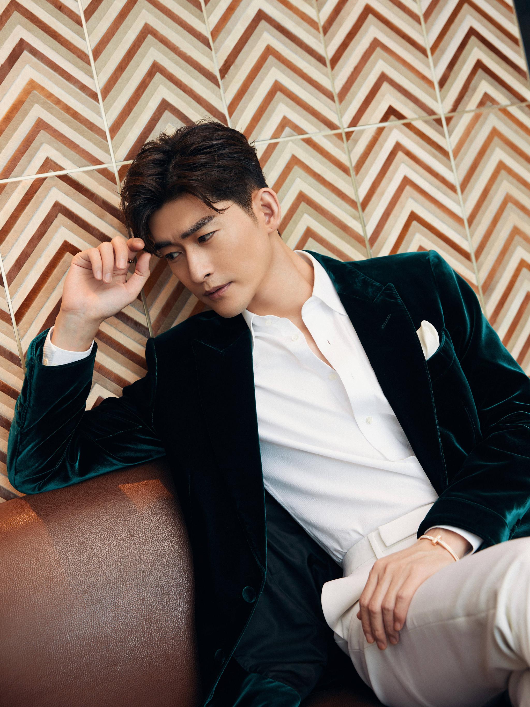 张翰新剧《先生们,请立正》官宣阵容,演绎八零后成长群像