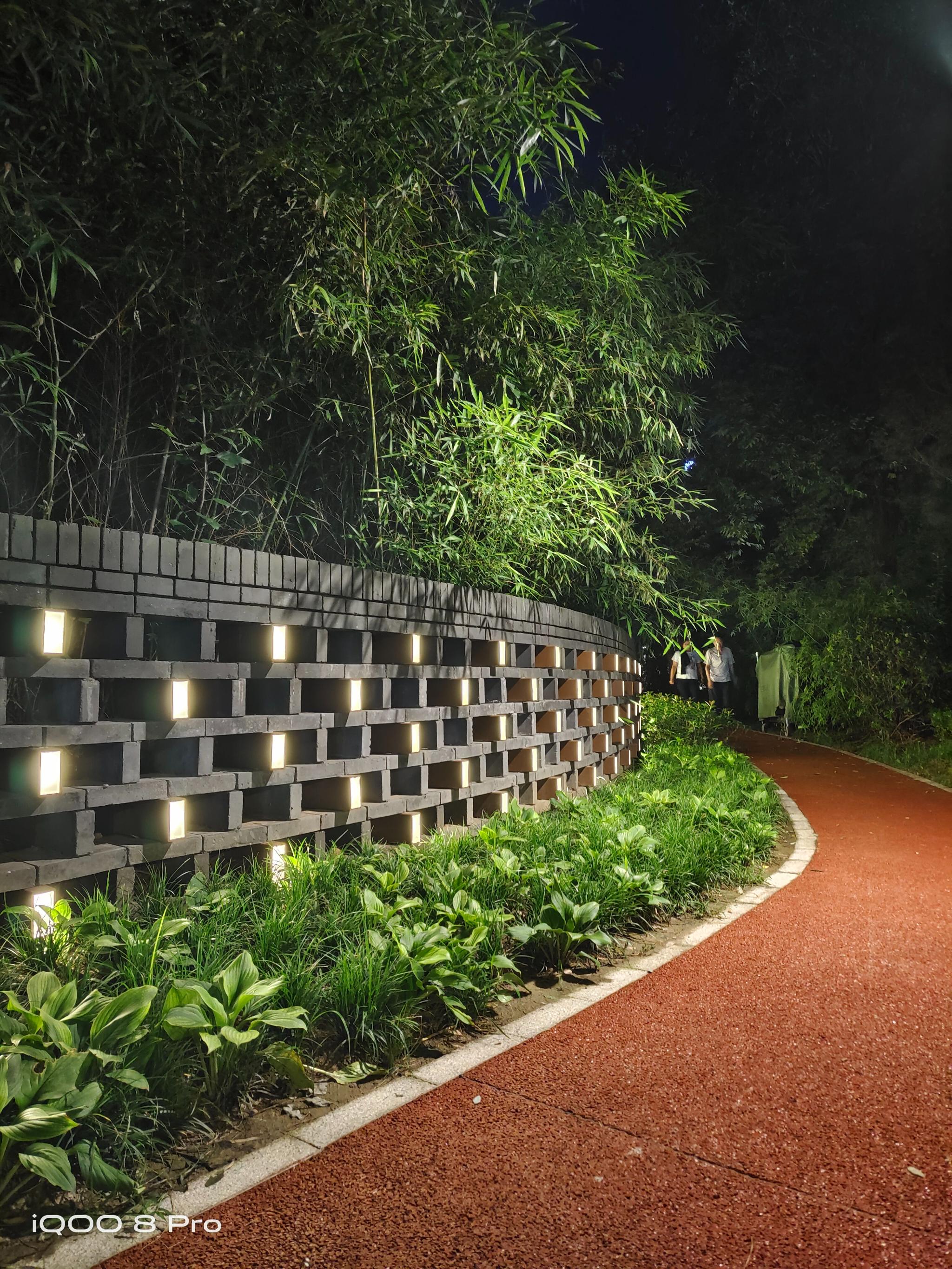 全面评测：iQOO 8 Pro同价位销量夺冠  为什么这么多人选择它？休闲区蓝鸢梦想 - Www.slyday.coM