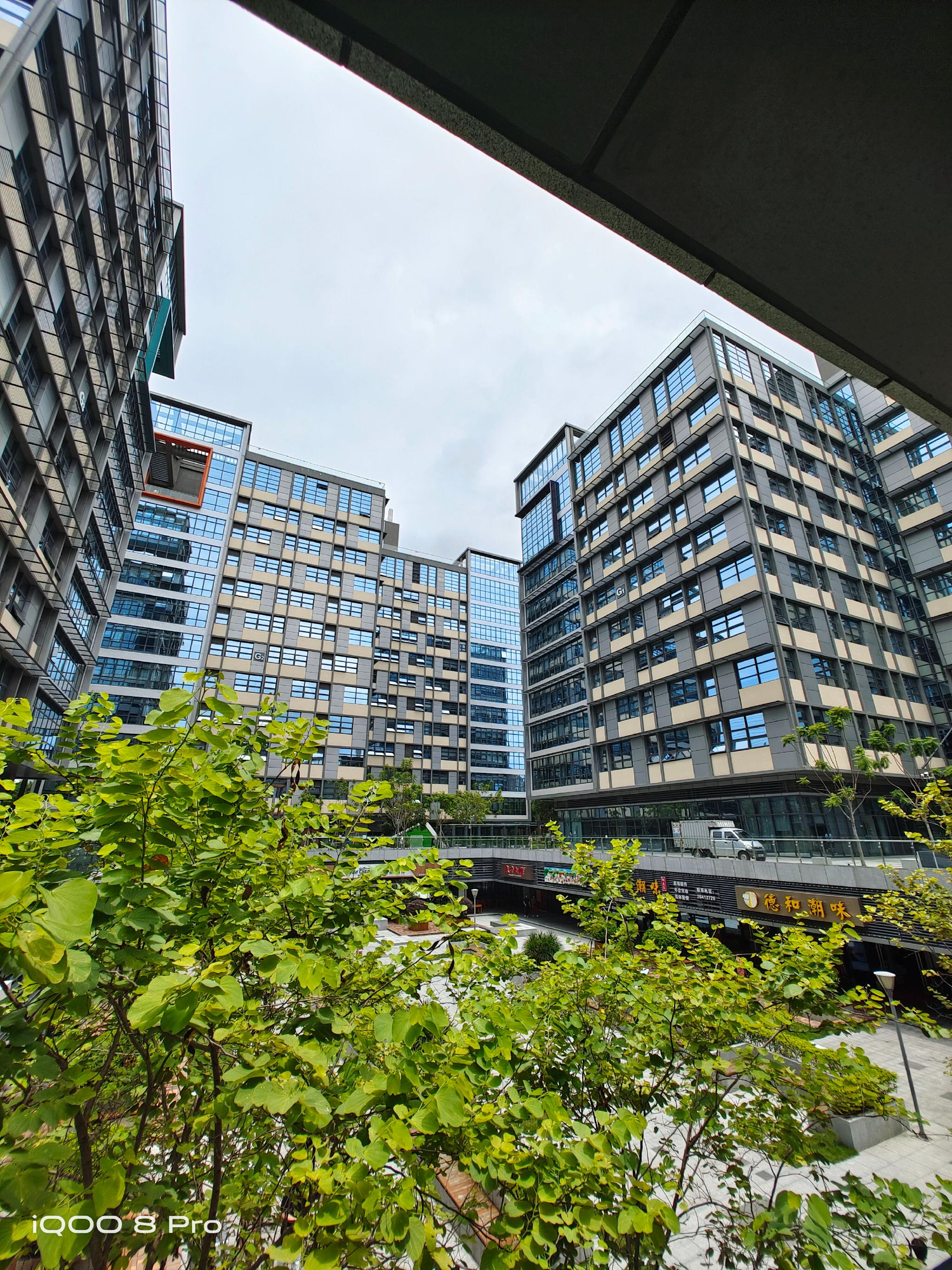 全面评测：iQOO 8 Pro同价位销量夺冠  为什么这么多人选择它？休闲区蓝鸢梦想 - Www.slyday.coM