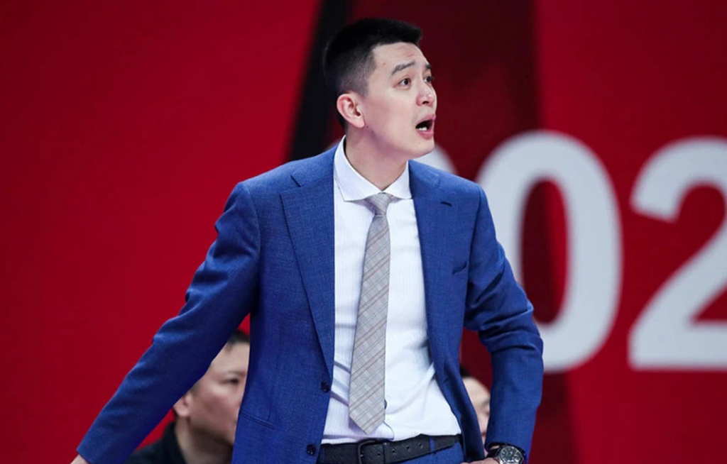 杨鸣还有多少耐心!当红国手单节18分仍输球,和女友成cba佳话