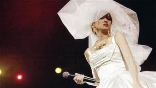 香港女人去世后不能扶灵,梅艳芳葬礼却打破传统,刘德华泣不成声休闲区蓝鸢梦想 - Www.slyday.coM 香港女人去世后不能扶灵,梅艳芳葬礼却打破传统,刘德华泣不成声休闲区蓝鸢梦想 - Www.slyday.coM