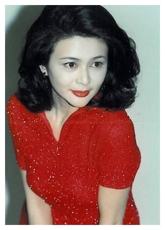 65岁钟楚红和57岁关之琳罕见同框,同为香港第一美女如今差距太大