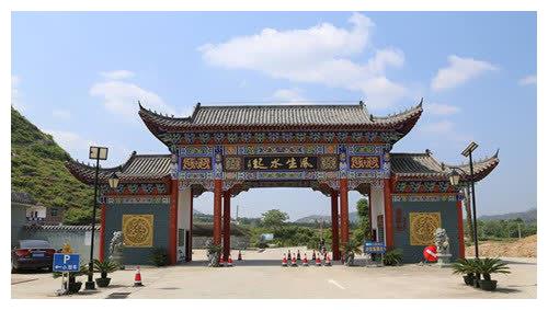 全国人口第一村_广东“人口第一村”,居住人数20万,都一个姓氏,村民遍布东南