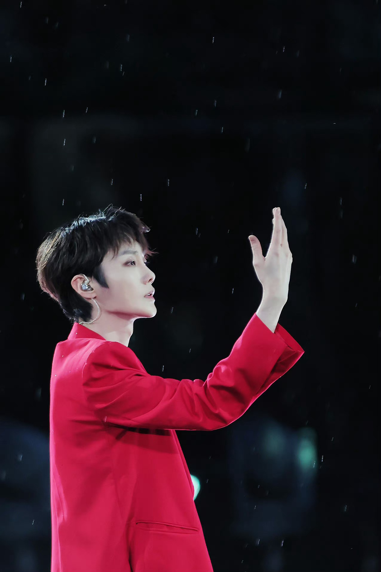 刘也最新舞台造型!帅气个性实力出众,自带清冷氛围感