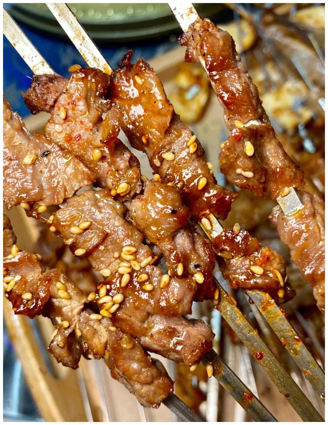 长春烧烤店做出来的东北特色打边炉真香,给3斤肉都不换