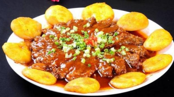 贴饽饽熬小鱼是天津传统的特色美食,其实这道美食还有一个非常美丽的