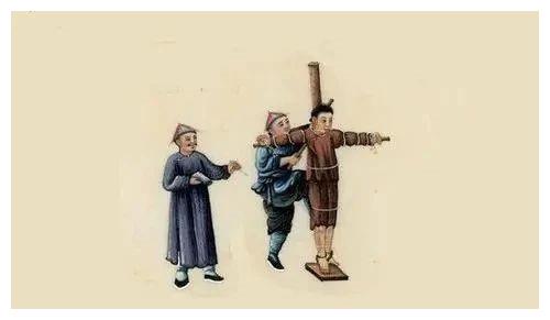 也许是受到了历史的启发,世间又开始出现了用活人点天灯这样的残酷