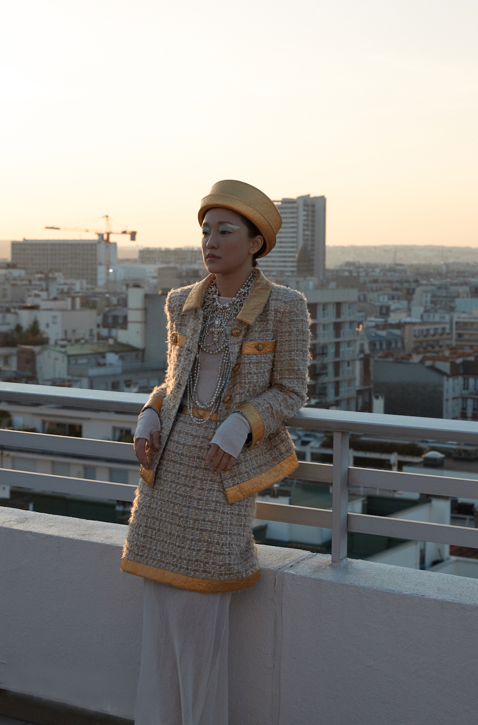 6/ 6同样是一眼看上去满是珠宝的一身,这一套的品牌是香奈儿,周迅显然