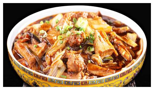 山西家常菜有不少,山西大烩菜便是山西人餐桌上最为常见的菜肴之一.