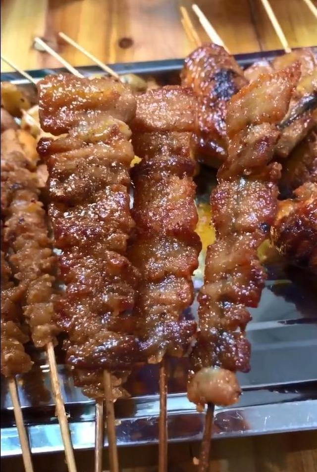 烧烤界的"杠把子",一周营业3天,生意火爆,顾客:从小吃到大