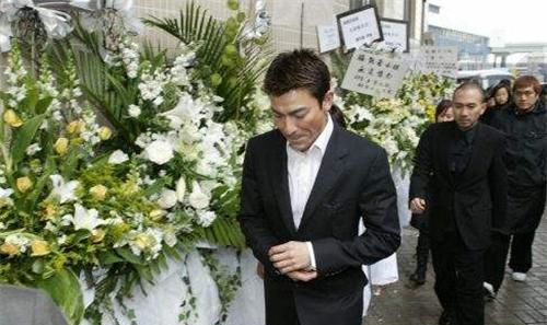 香港女人去世后不能扶灵,梅艳芳葬礼却打破传统,刘德华泣不成声休闲区蓝鸢梦想 - Www.slyday.coM 香港女人去世后不能扶灵,梅艳芳葬礼却打破传统,刘德华泣不成声休闲区蓝鸢梦想 - Www.slyday.coM