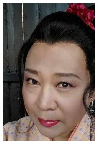 德云社成员穿女装于谦高贵郭麒麟可爱看到岳云鹏笑出眼泪