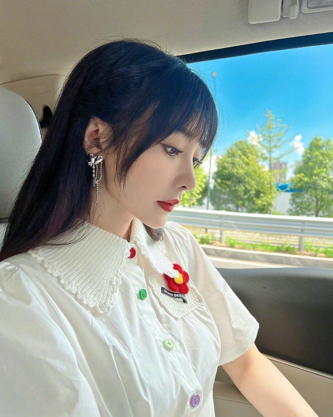 41岁柳岩扮嫩有一套剪齐刘海卖萌自拍曼妙身姿宛如年轻少女