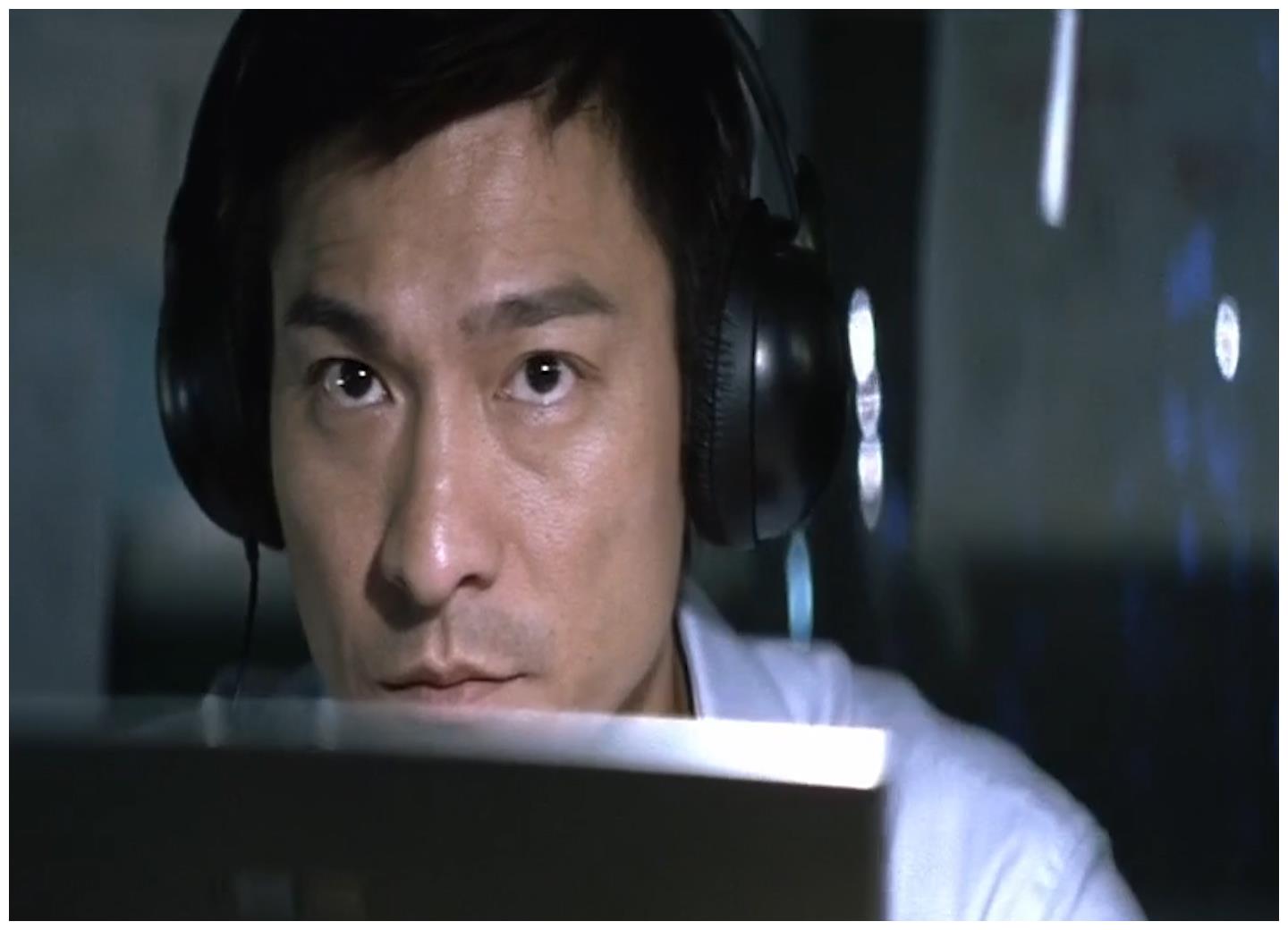 被刘德华无意中发现,他赶紧破译,却还是慢了一步他赶紧通过秘密的渠道