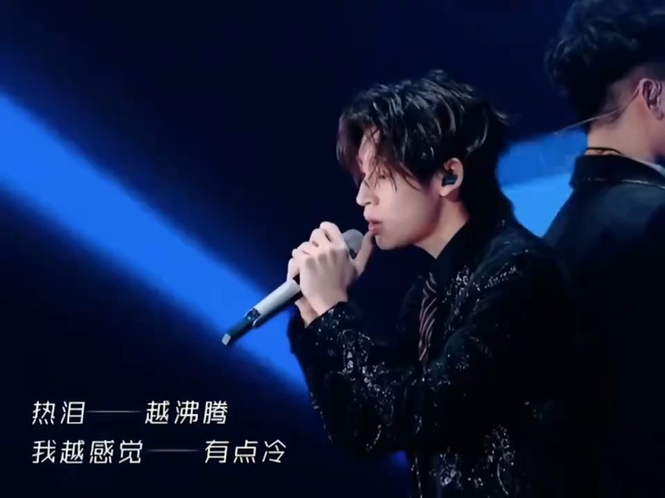 胡彦斌✔小鬼《解脱》爱的低吟浅唱，诠释爱的深情与洒脱。