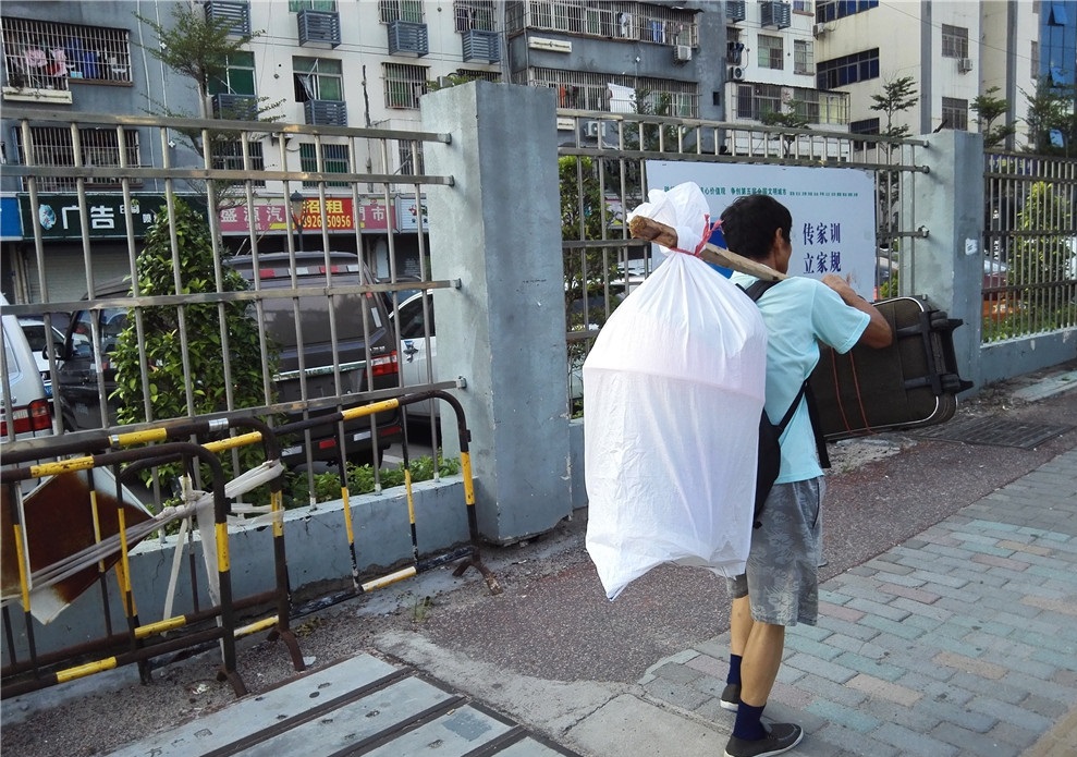 深圳打工仔:人不会少,走了10个农民工,来了30个坐办公室的