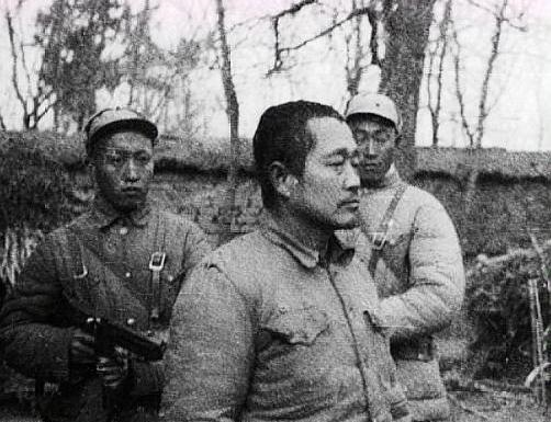 小兵活捉一名敌军，开国少将觉得此人不简单，一审才发现是敌司令休闲区蓝鸢梦想 - Www.slyday.coM