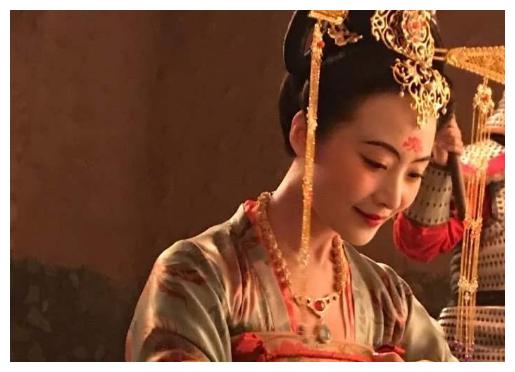 她是神探狄仁杰的宁无双37岁的她依旧优雅为养家复出拍戏