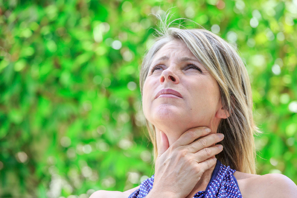 痰梗在喉,不吐不快?将痰咽下去,究竟会不会给身体造成伤害?休闲区蓝鸢梦想 - Www.slyday.coM 痰梗在喉,不吐不快?将痰咽下去,究竟会不会给身体造成伤害?休闲区蓝鸢梦想 - Www.slyday.coM