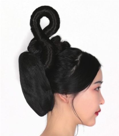 飞行云中敦煌飞天伎乐造型