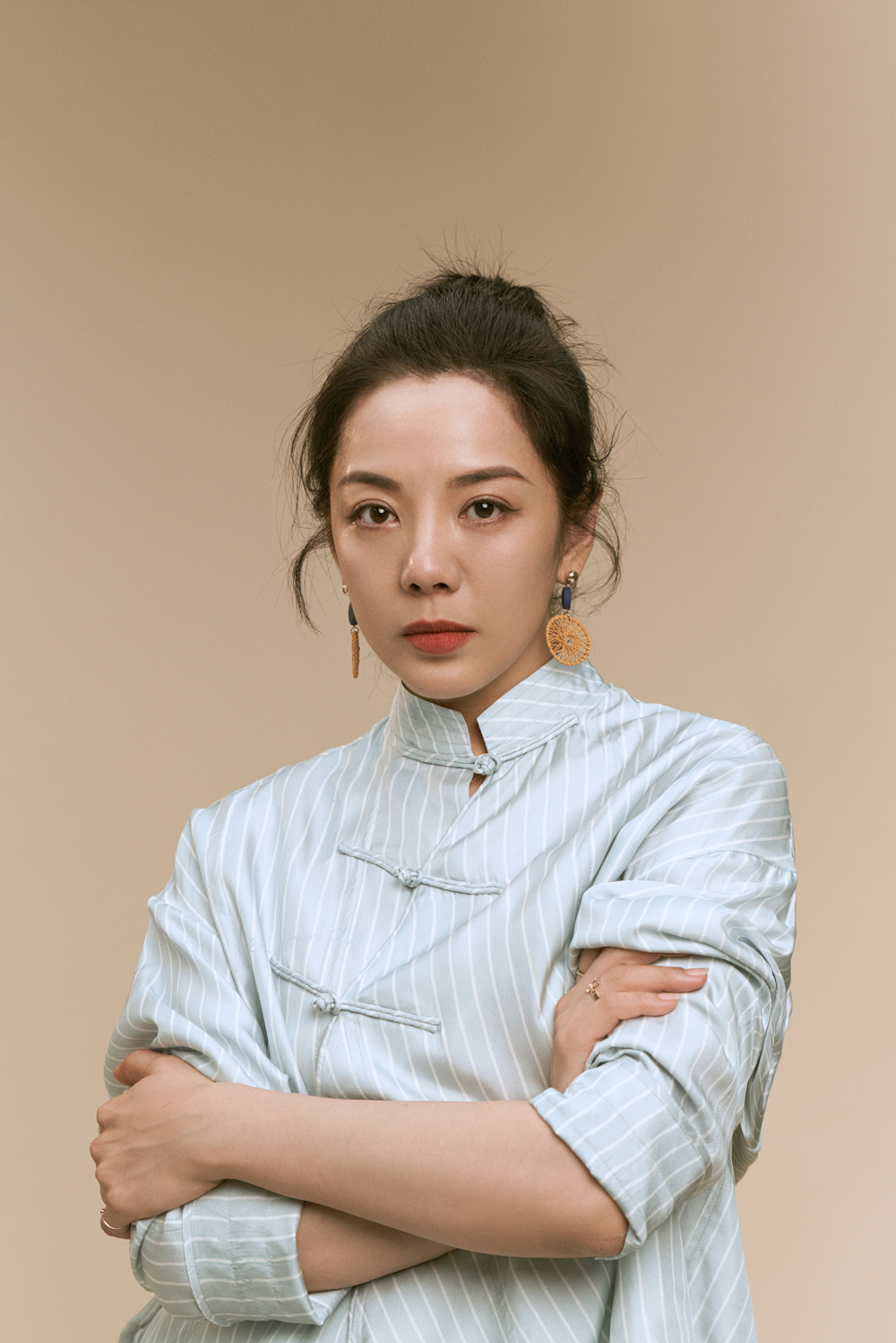 杨紫嫣国风写真曝光 典雅高贵尽显气质__财经头条